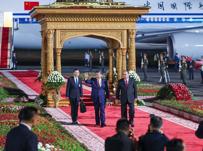 習(xí)近平抵達杜尚別開始對塔吉克斯坦進行國事訪問「相關(guān)圖片」
